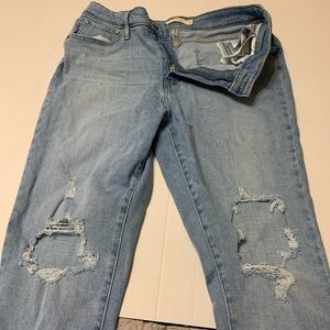 Women’s Levis blue jeans